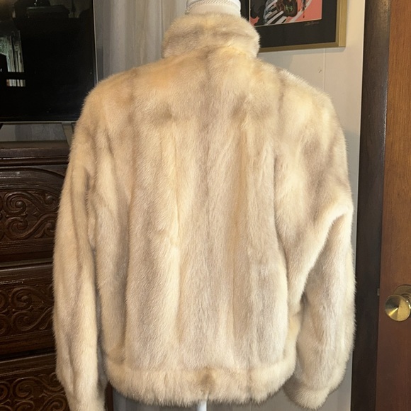 Vintage Real Silver Fox, hip length fur coat. Beautiful satin lining, fits a M/L - Picture 3 of 6